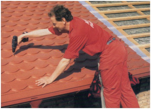 Metall-Biberschwanzprofile als günstige Alternative zur Dacheindeckung