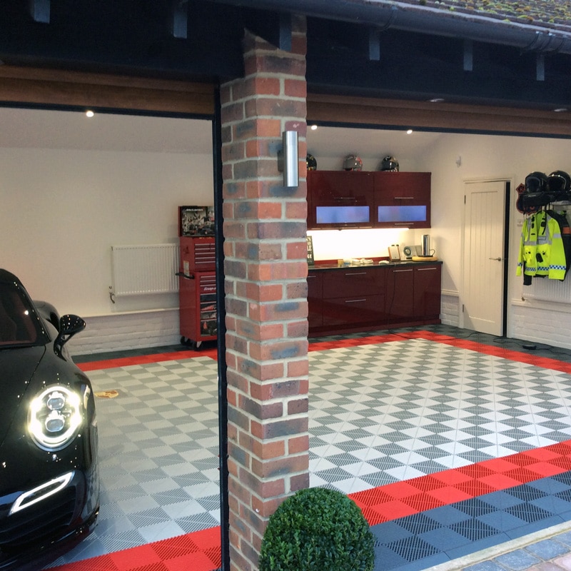 Swisstrax PP Kunststoff - Bodenplatten. Einfache und schnelle Verlegung